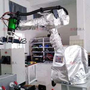 机器人防护服和管线包可以同时使用吗？