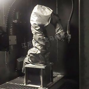喷丸机器人防护服的使用与重要性