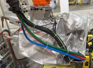 机器人焊钳防护罩如何化解高温与粉尘难题